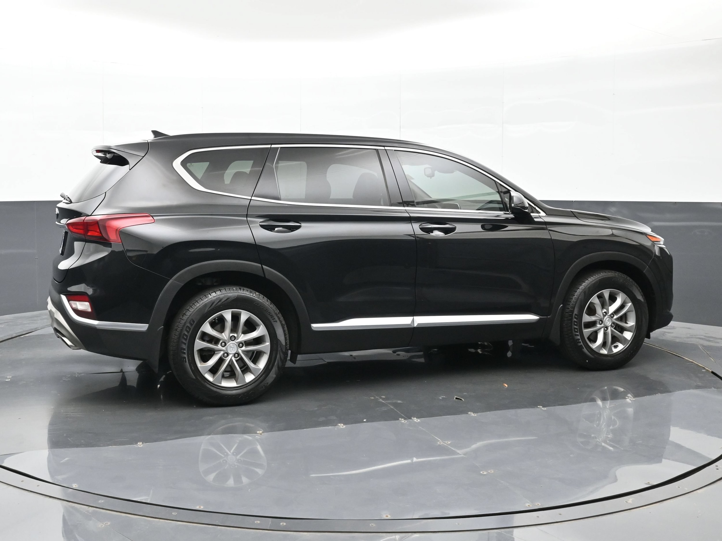 2020 Hyundai Santa Fe SEL - Photo 5