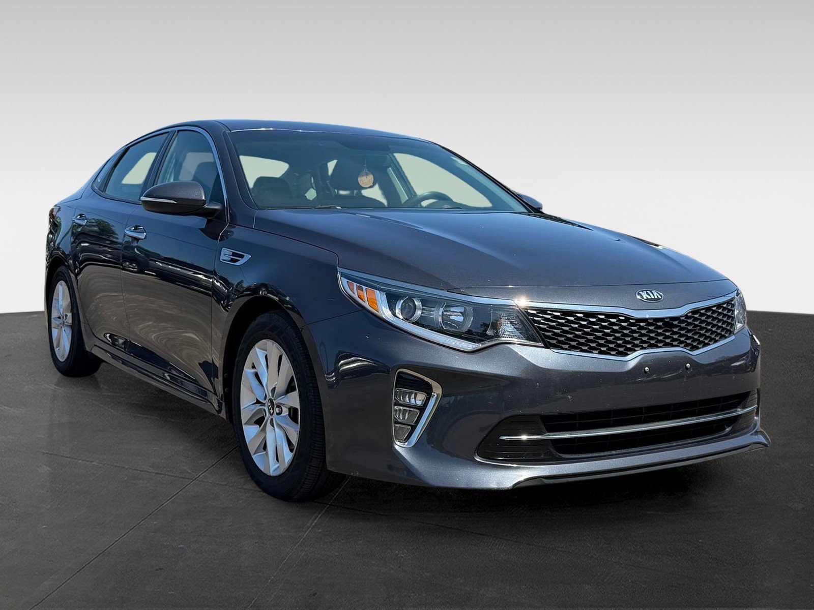 Used 2018 Kia Optima S with VIN 5XXGT4L30JG217891 for sale in Michigan City, IN
