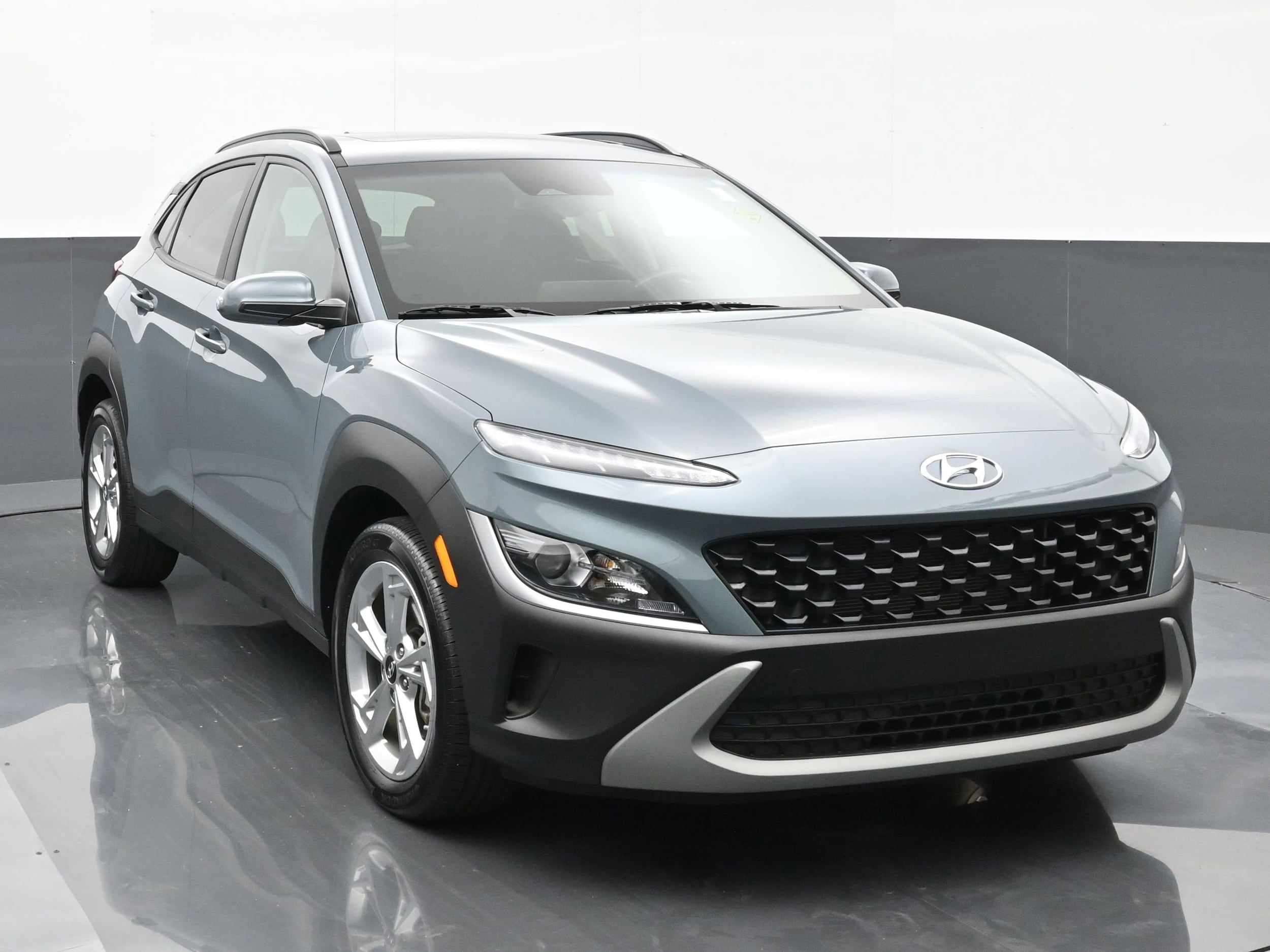 Used 2022 Hyundai Kona SEL with VIN KM8K3CAB5NU857976 for sale in Michigan City, IN