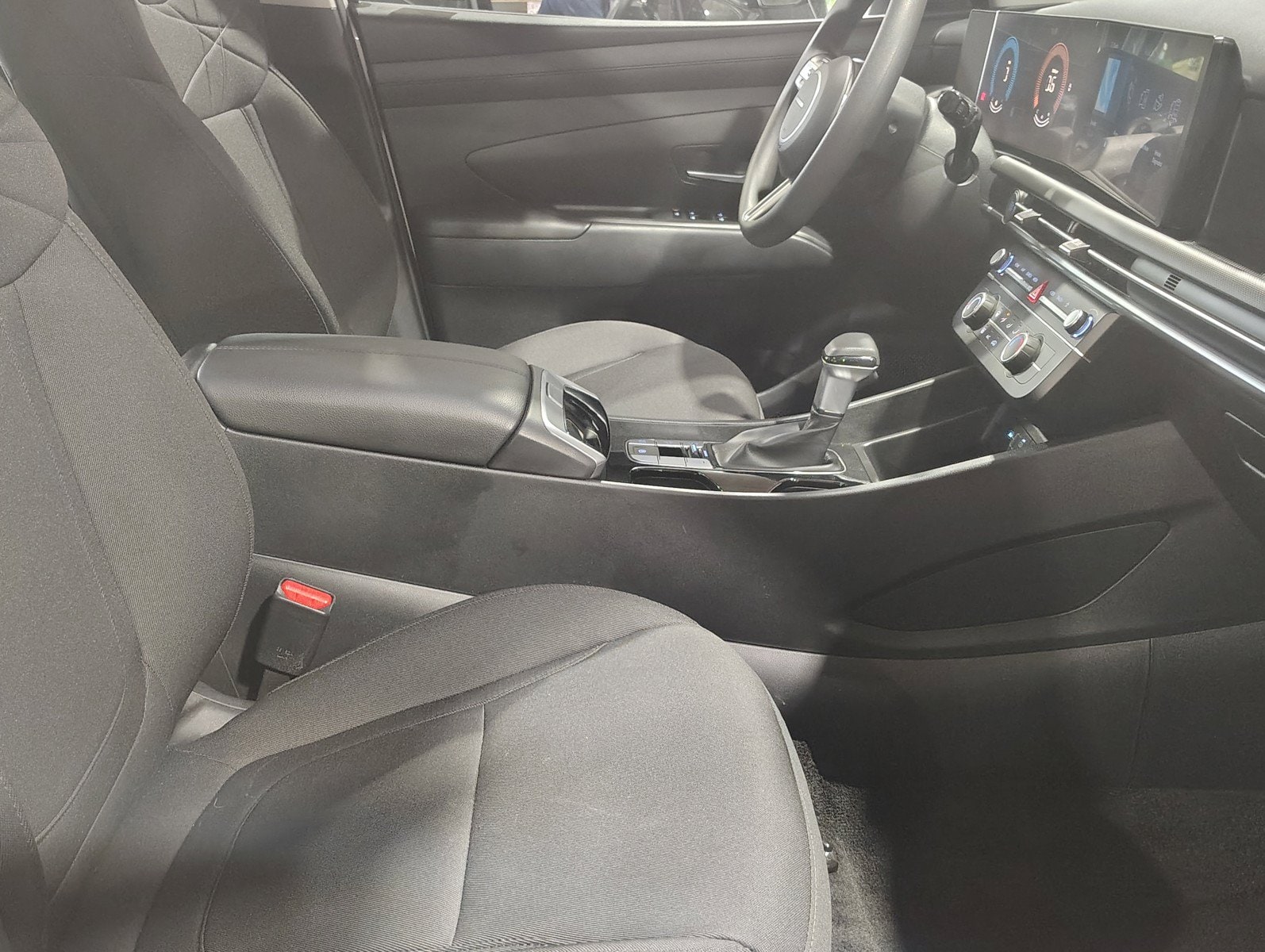 2025 Hyundai Tucson SE - Photo 27