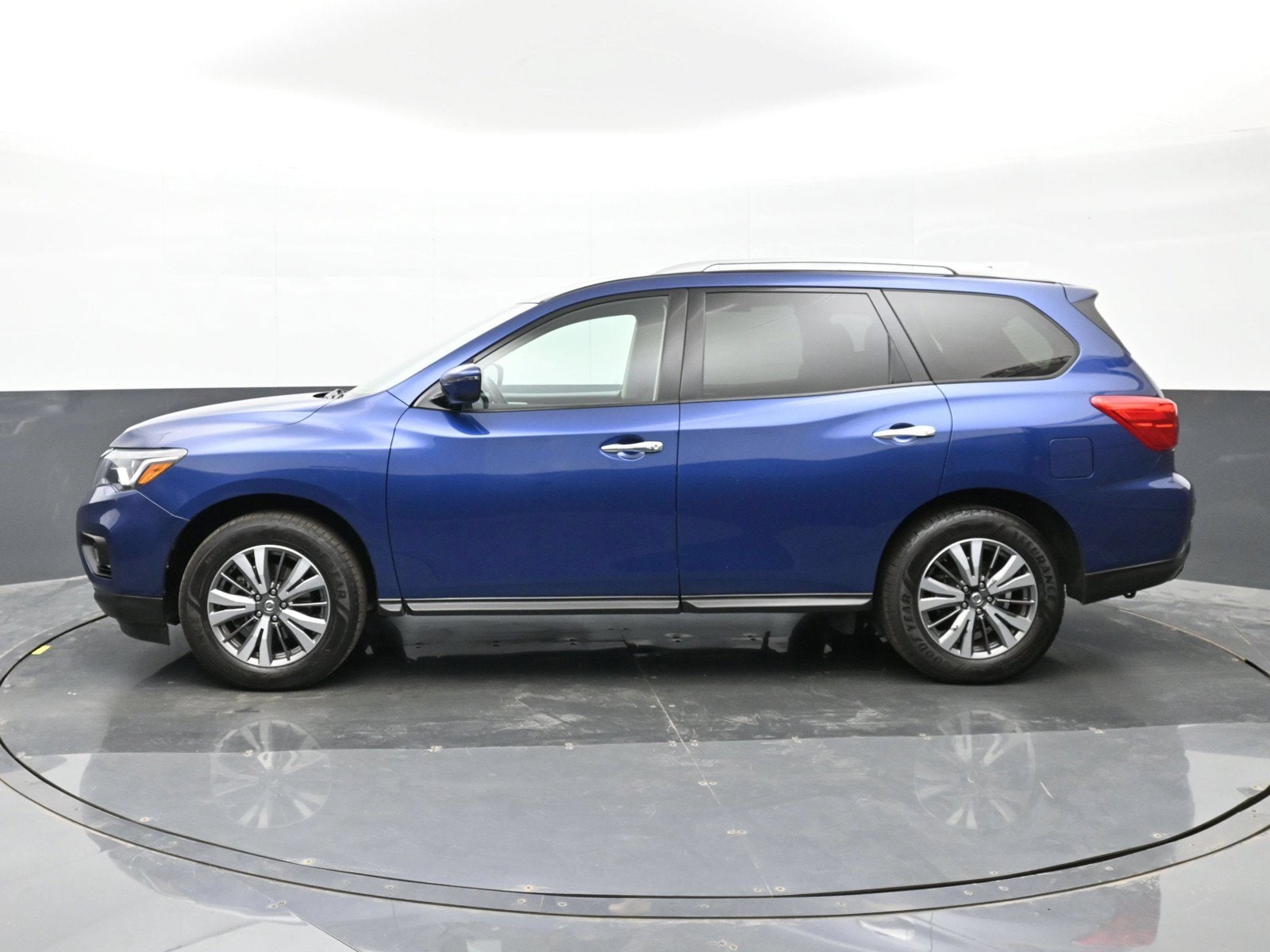 2020 Nissan Pathfinder SV - Photo 9