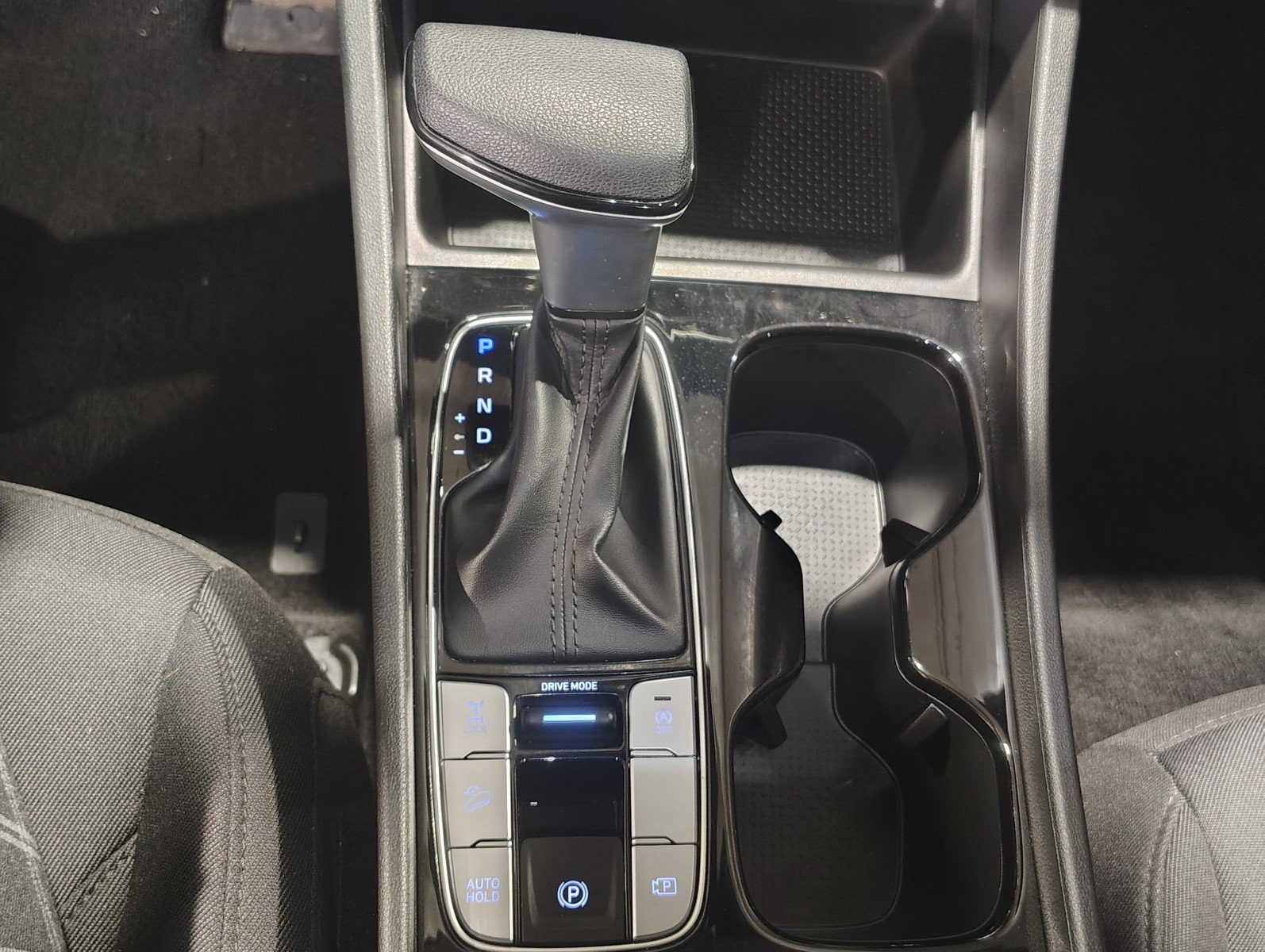 2025 Hyundai Tucson SE - Photo 13