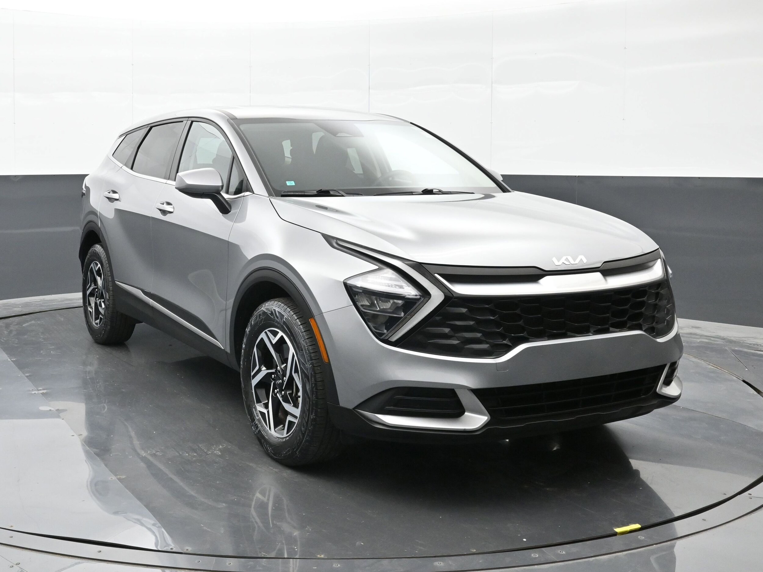 2023 Kia Sportage LX photo 2