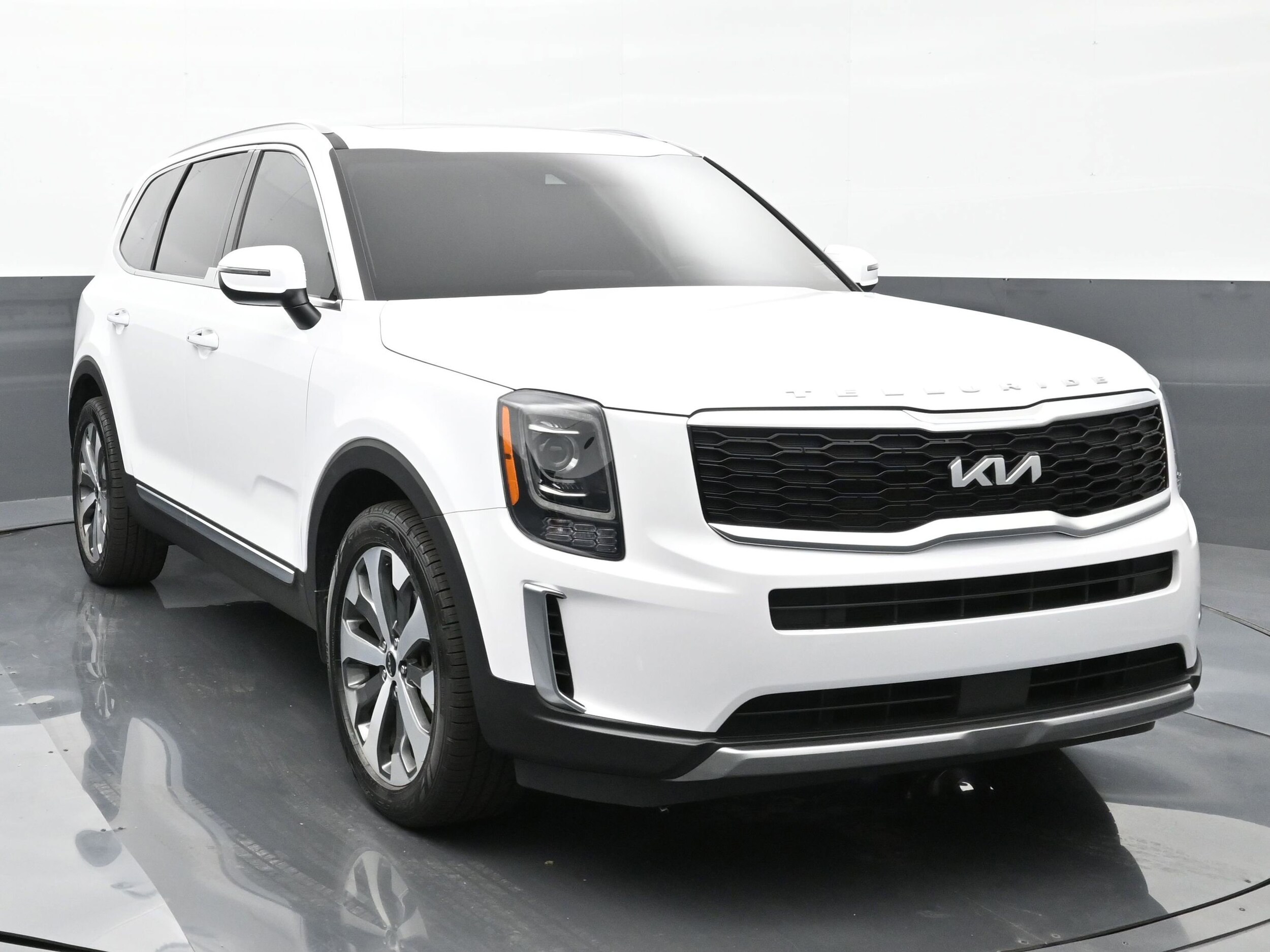 Used 2022 Kia Telluride S with VIN 5XYP6DHC5NG200490 for sale in Michigan City, IN