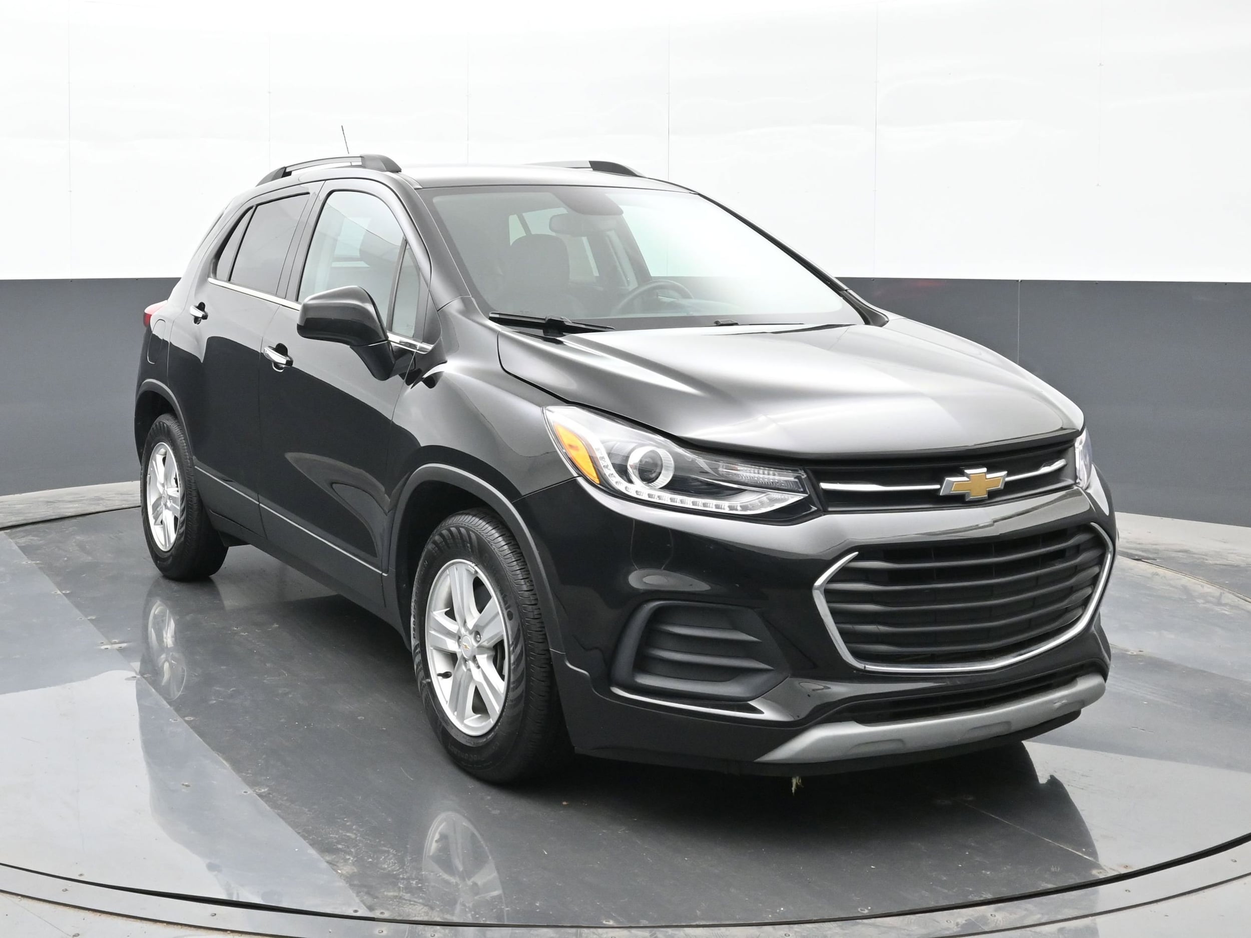 Used 2020 Chevrolet Trax LT with VIN KL7CJLSB3LB046132 for sale in Michigan City, IN