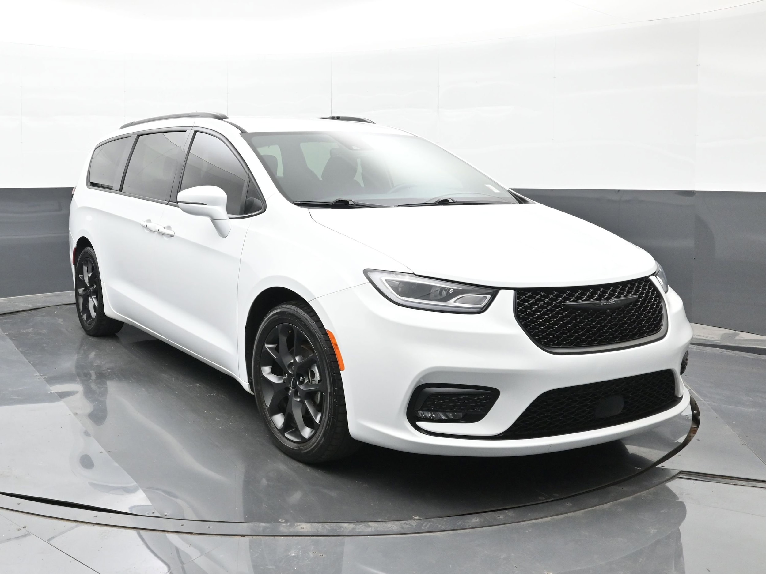 Used 2021 Chrysler Pacifica Touring L with VIN 2C4RC1BG9MR561727 for sale in Michigan City, IN