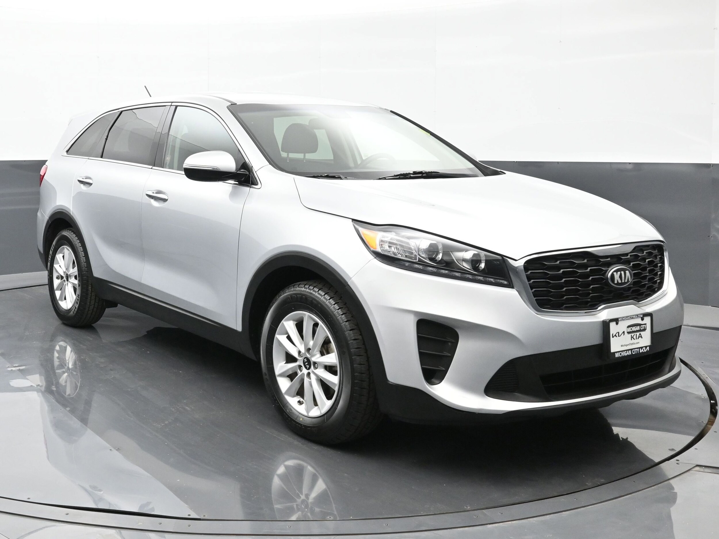 Used 2019 Kia Sorento L with VIN 5XYPG4A33KG523293 for sale in Michigan City, IN