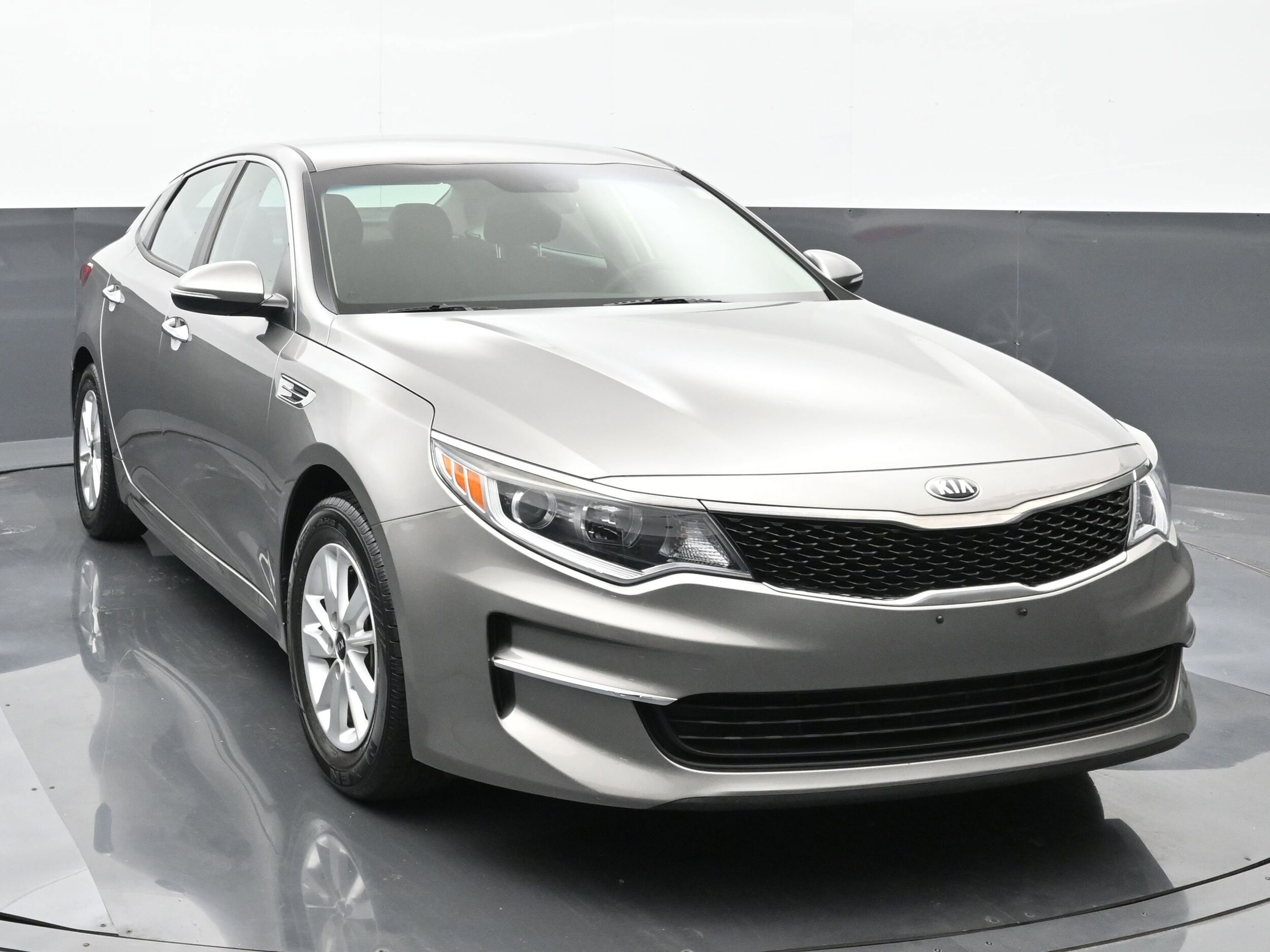 Used 2018 Kia Optima LX with VIN 5XXGT4L31JG224090 for sale in Michigan City, IN