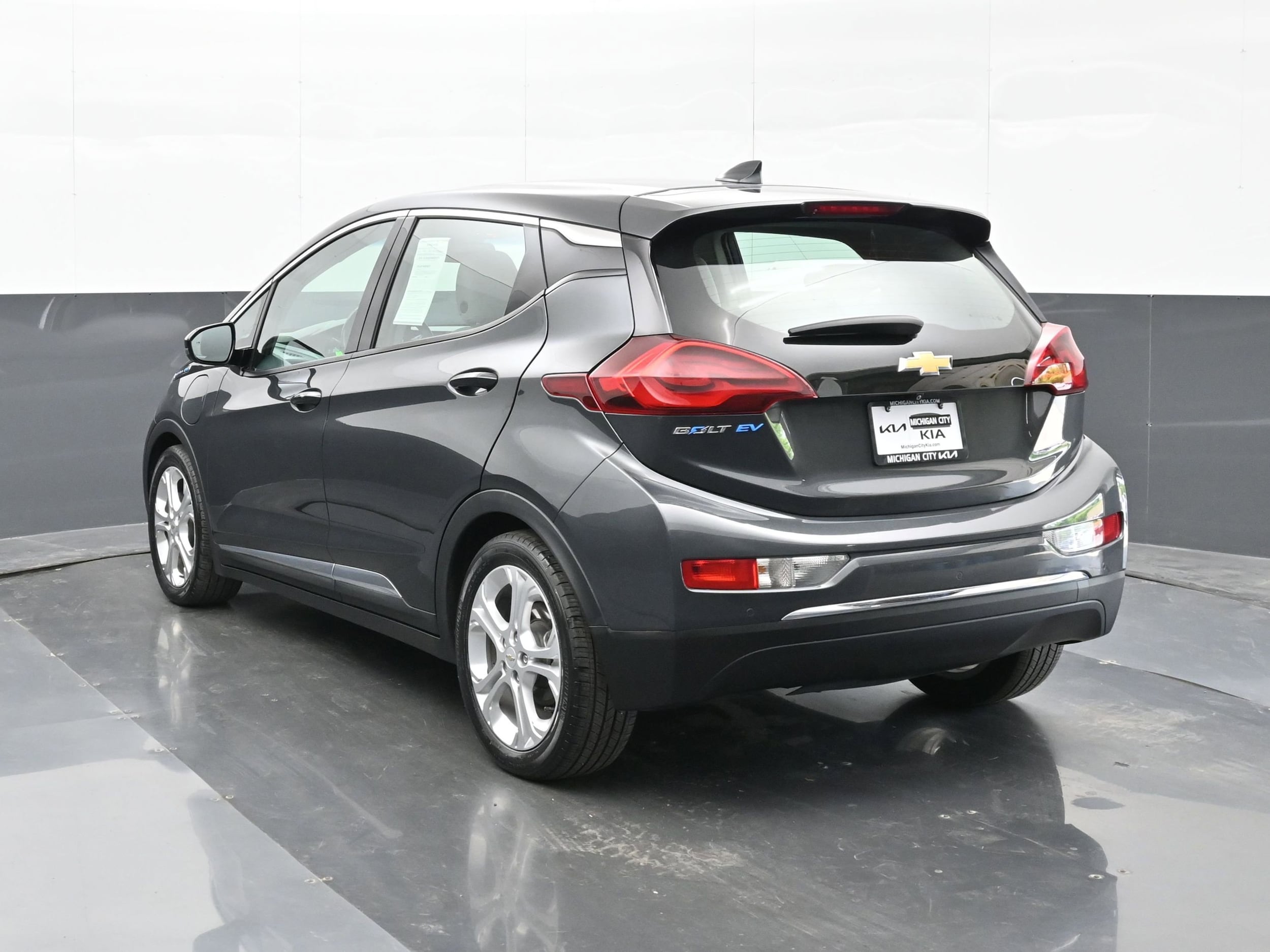 Used 2020 Chevrolet Bolt EV LT with VIN 1G1FY6S04L4138181 for sale in Michigan City, IN