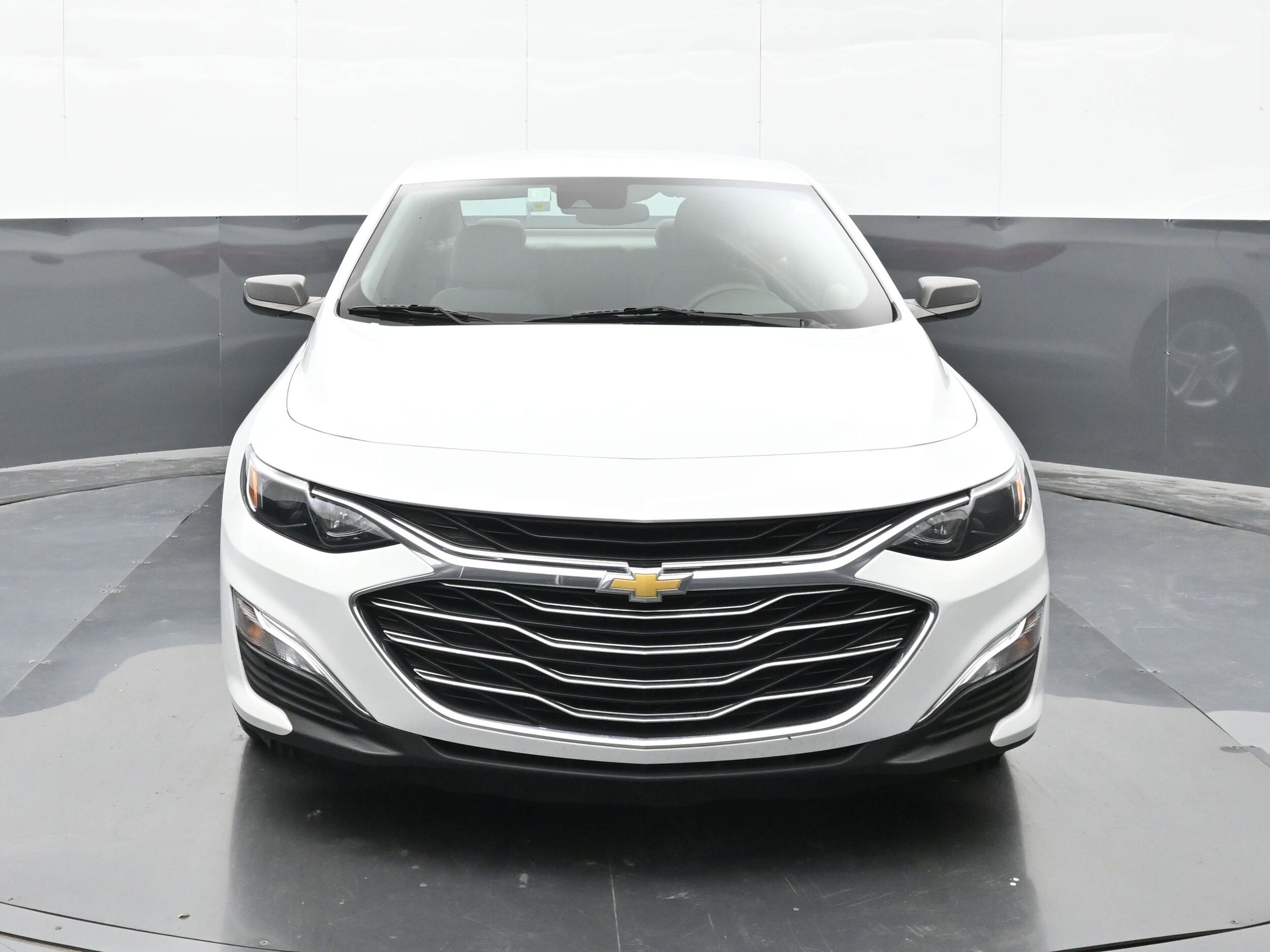 2023 Chevrolet Malibu photo 3
