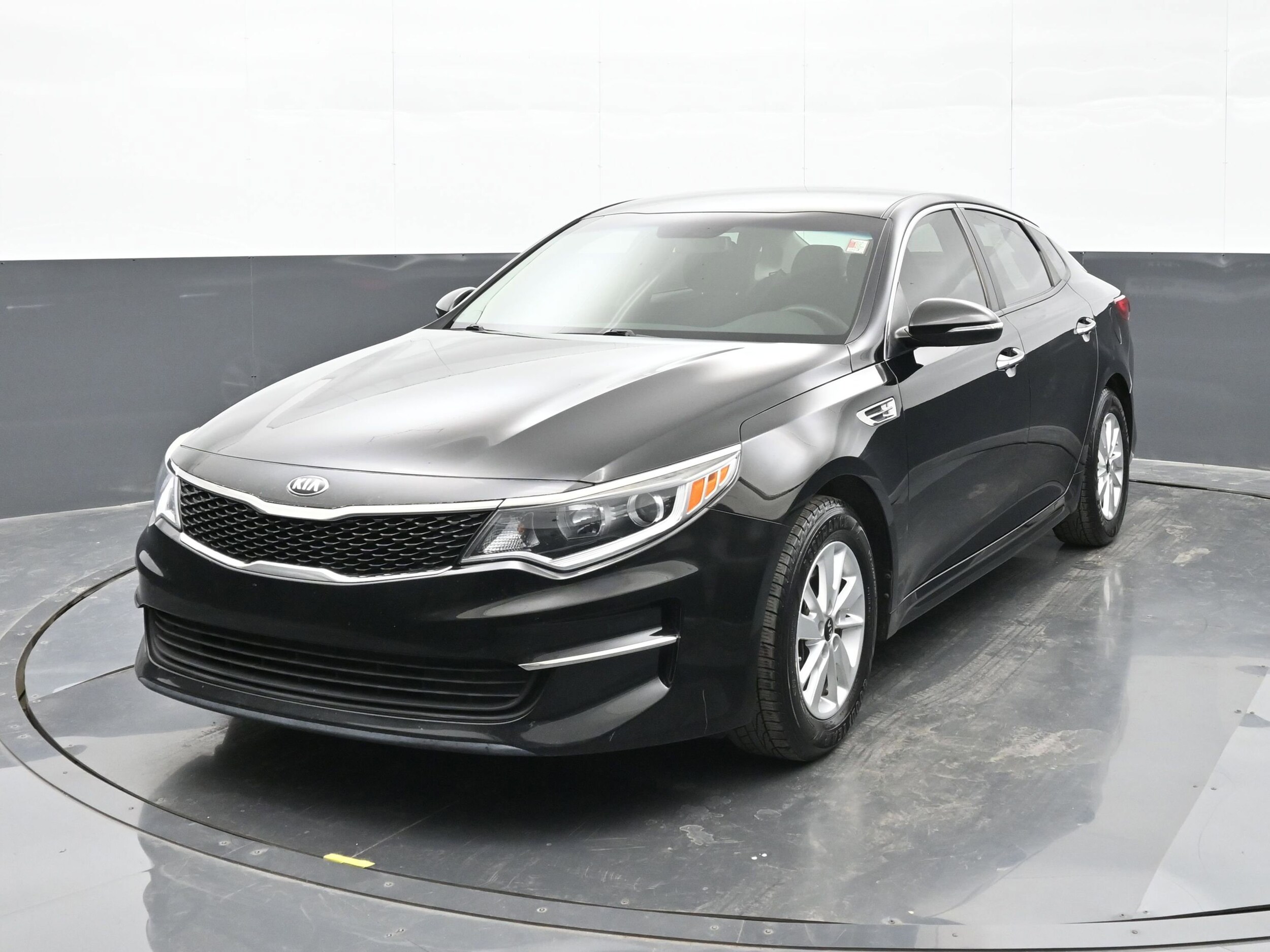 2016 Kia Optima LX photo 3
