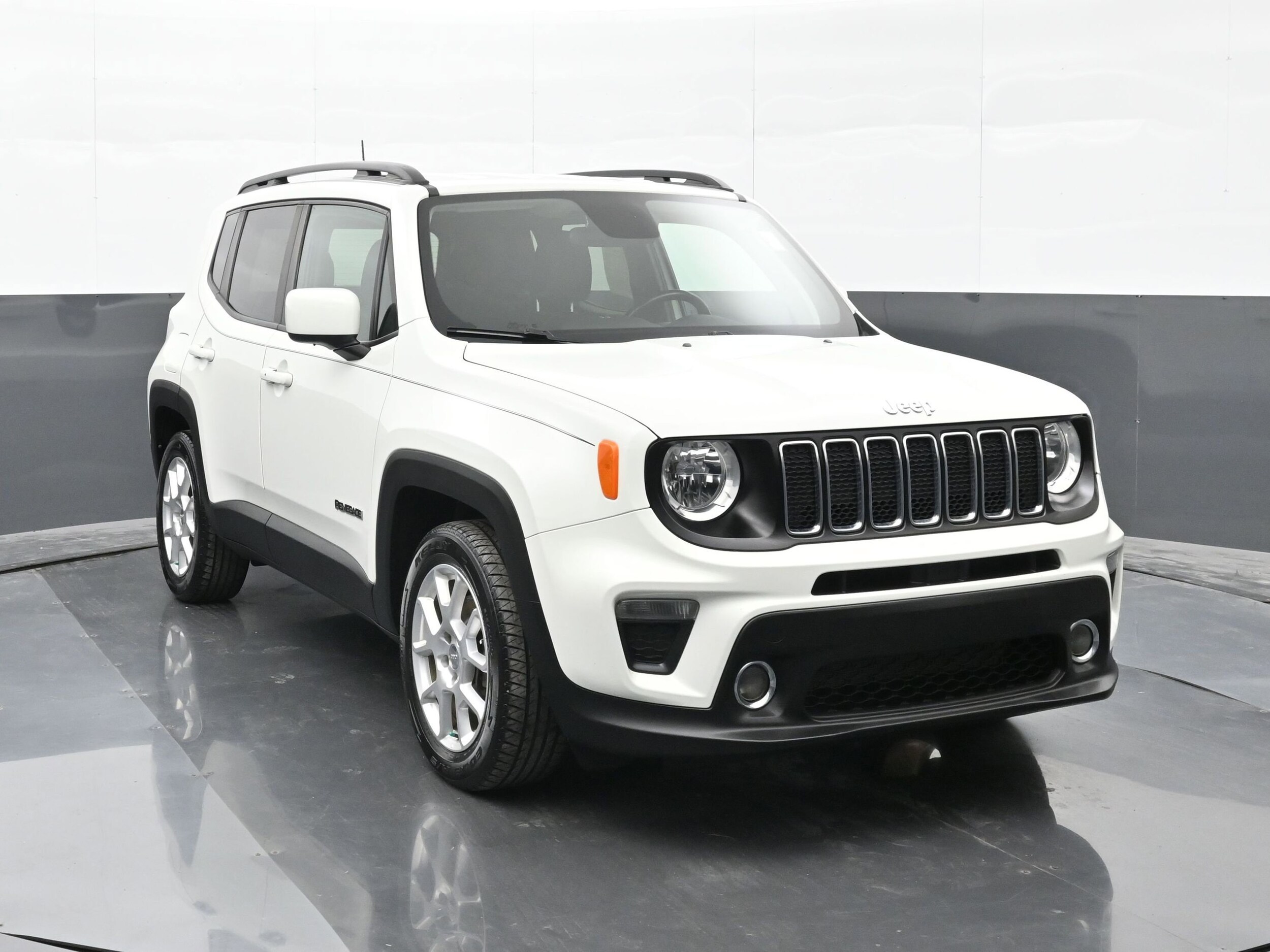 2019 Jeep Renegade Latitude photo 2