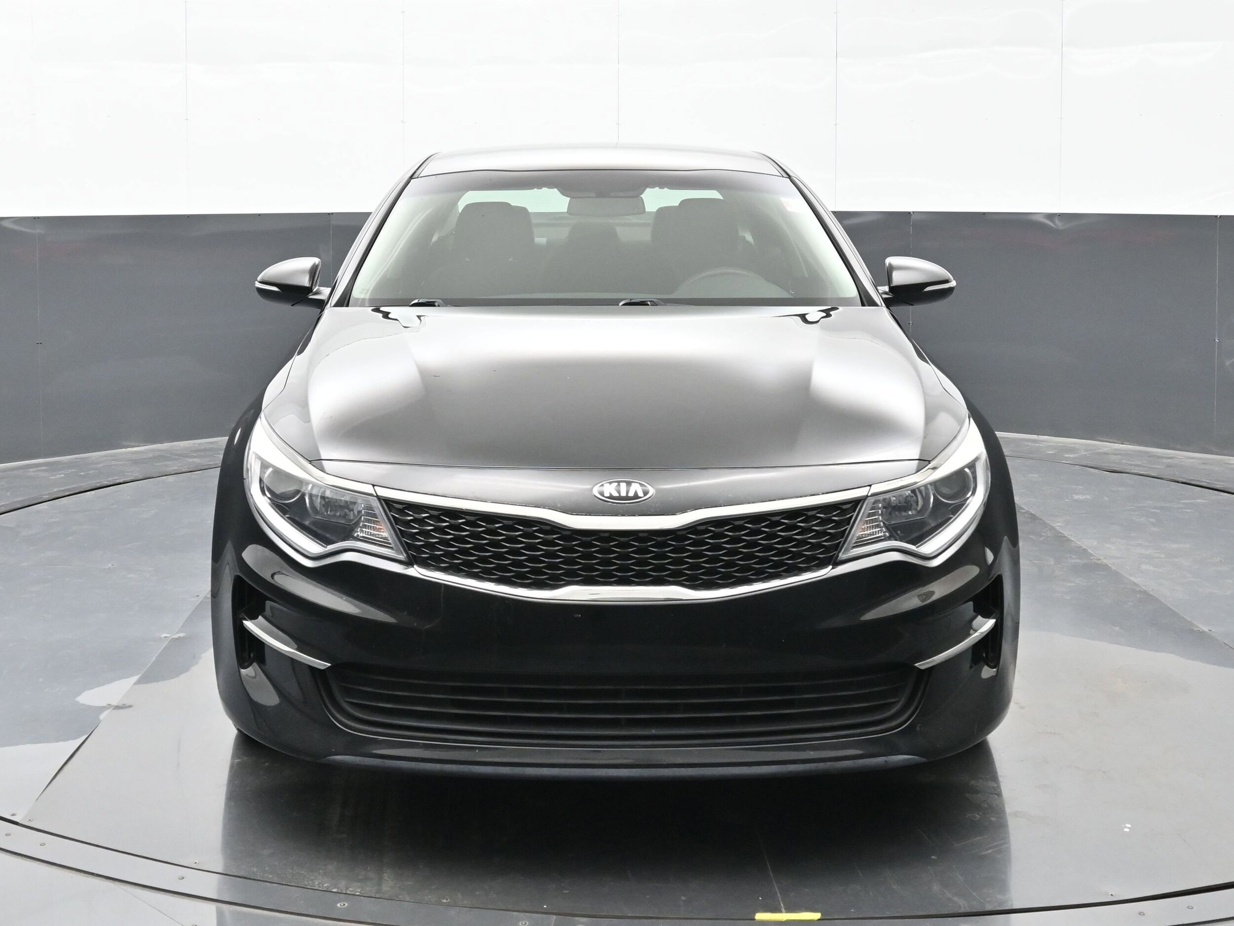 2016 Kia Optima LX photo 2