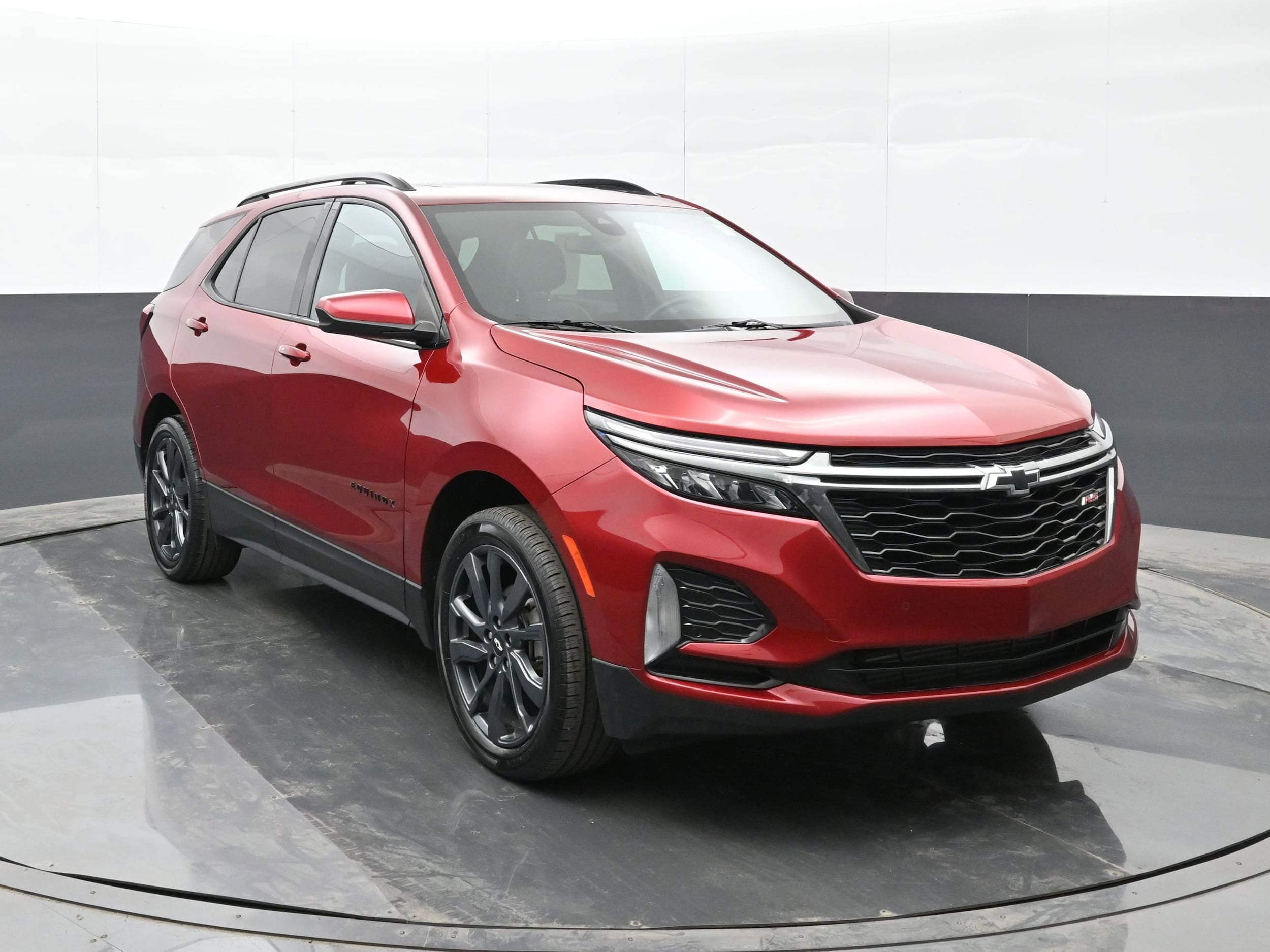 Used 2022 Chevrolet Equinox RS with VIN 3GNAXWEV2NS183030 for sale in Michigan City, IN