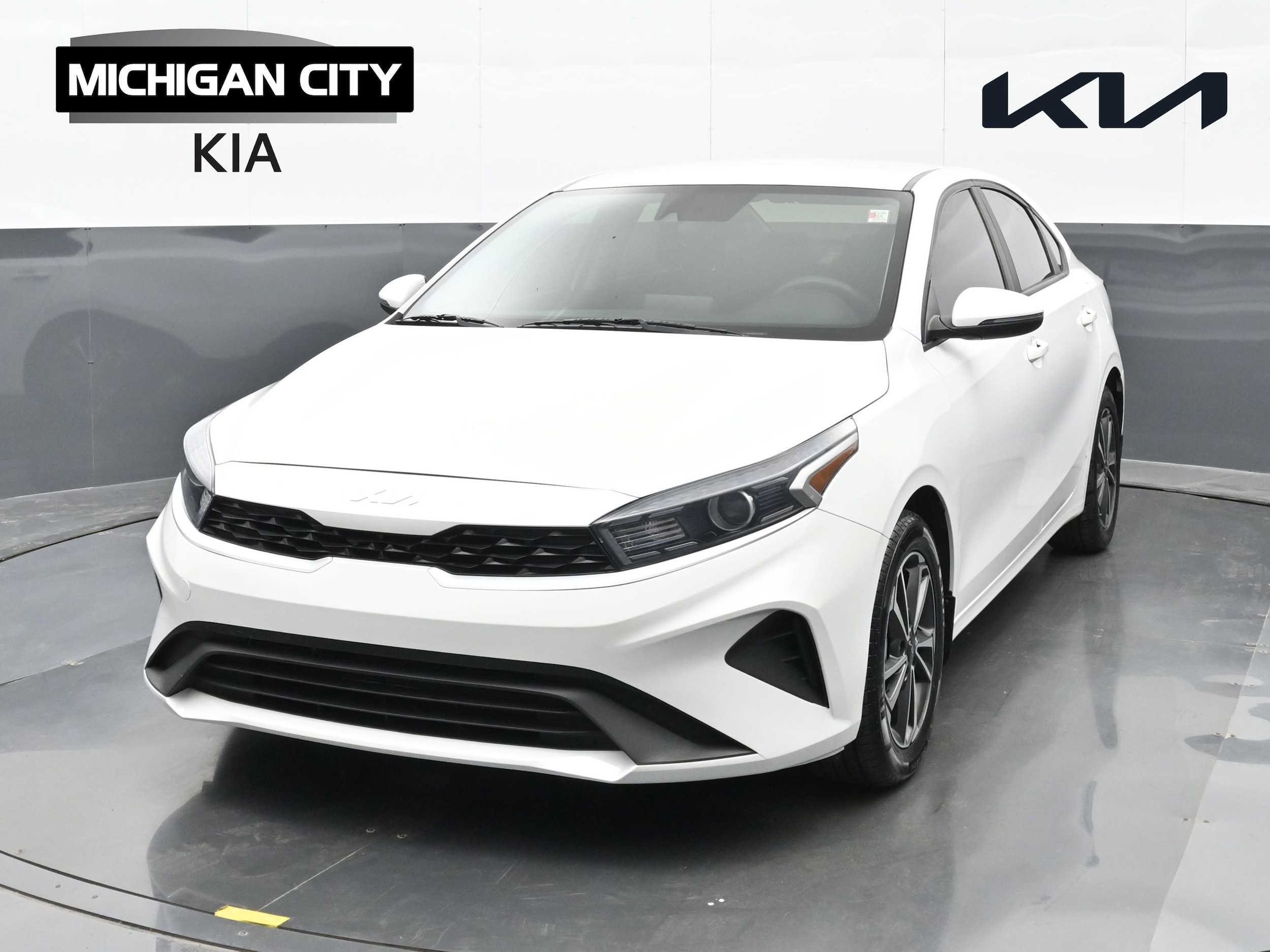 2023 Kia Forte LXS AT's photo