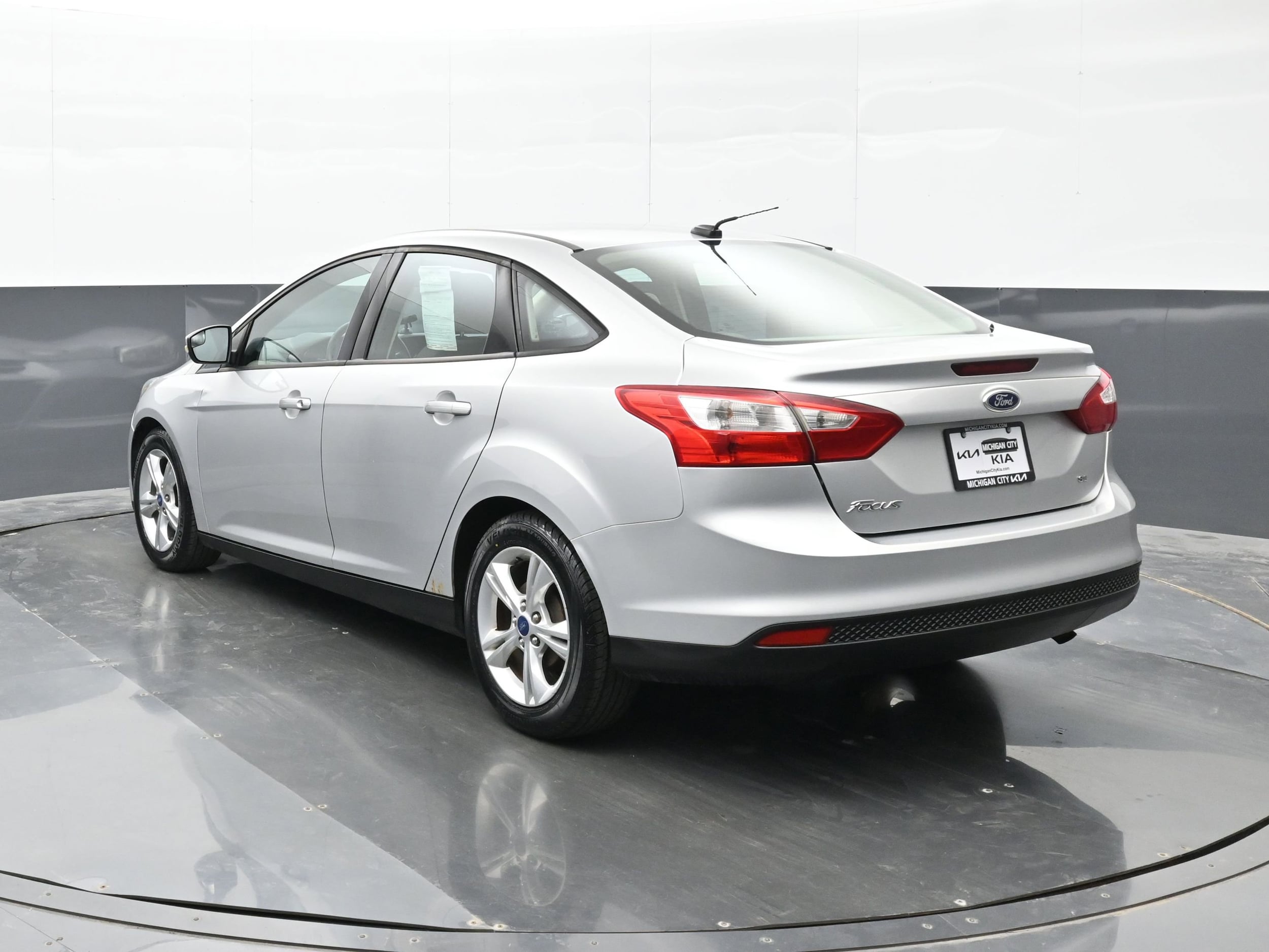 Used 2013 Ford Focus SE with VIN 1FADP3F20DL218649 for sale in Michigan City, IN