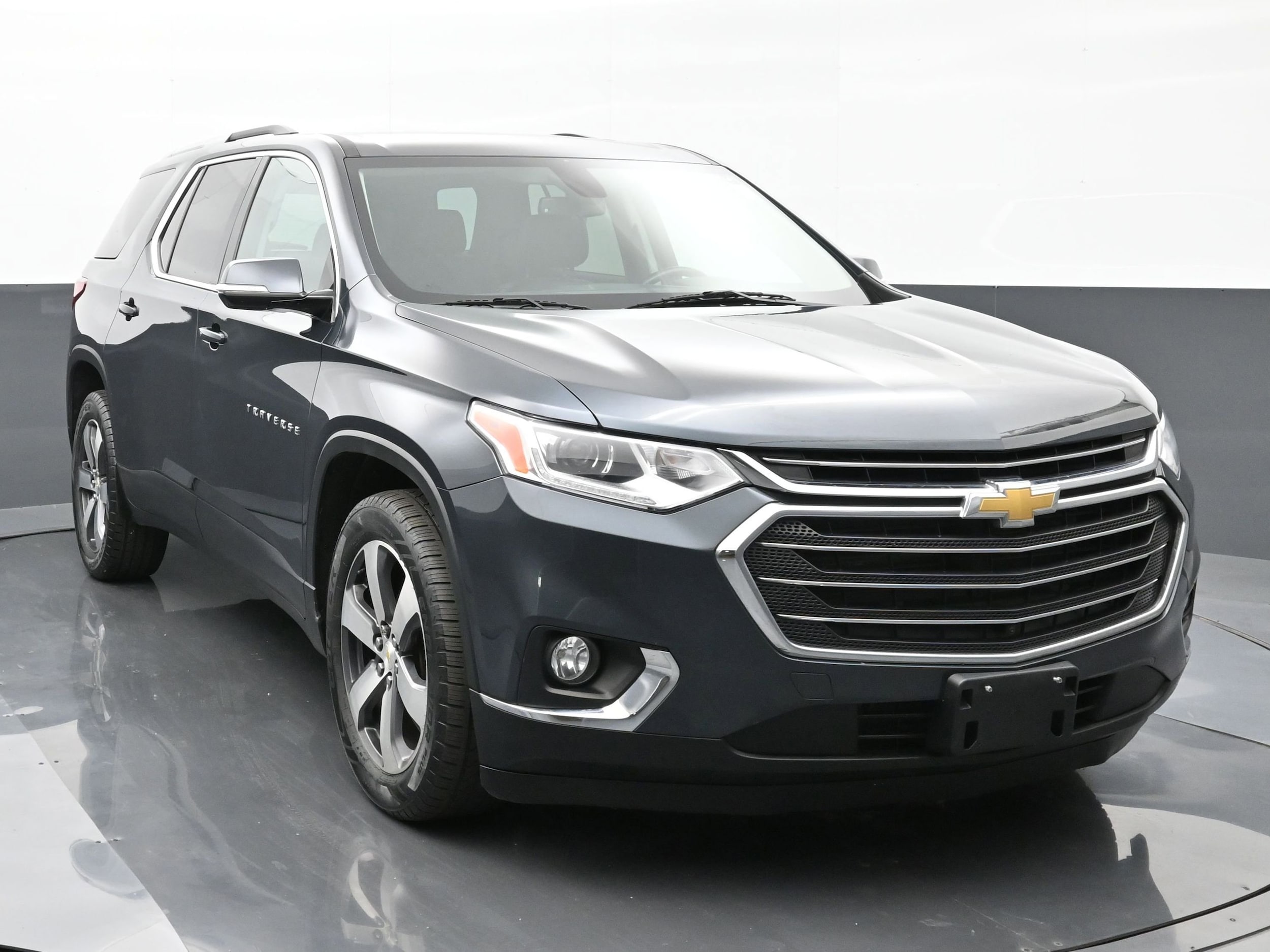 Used 2018 Chevrolet Traverse 3LT with VIN 1GNEVHKW5JJ237772 for sale in Michigan City, IN