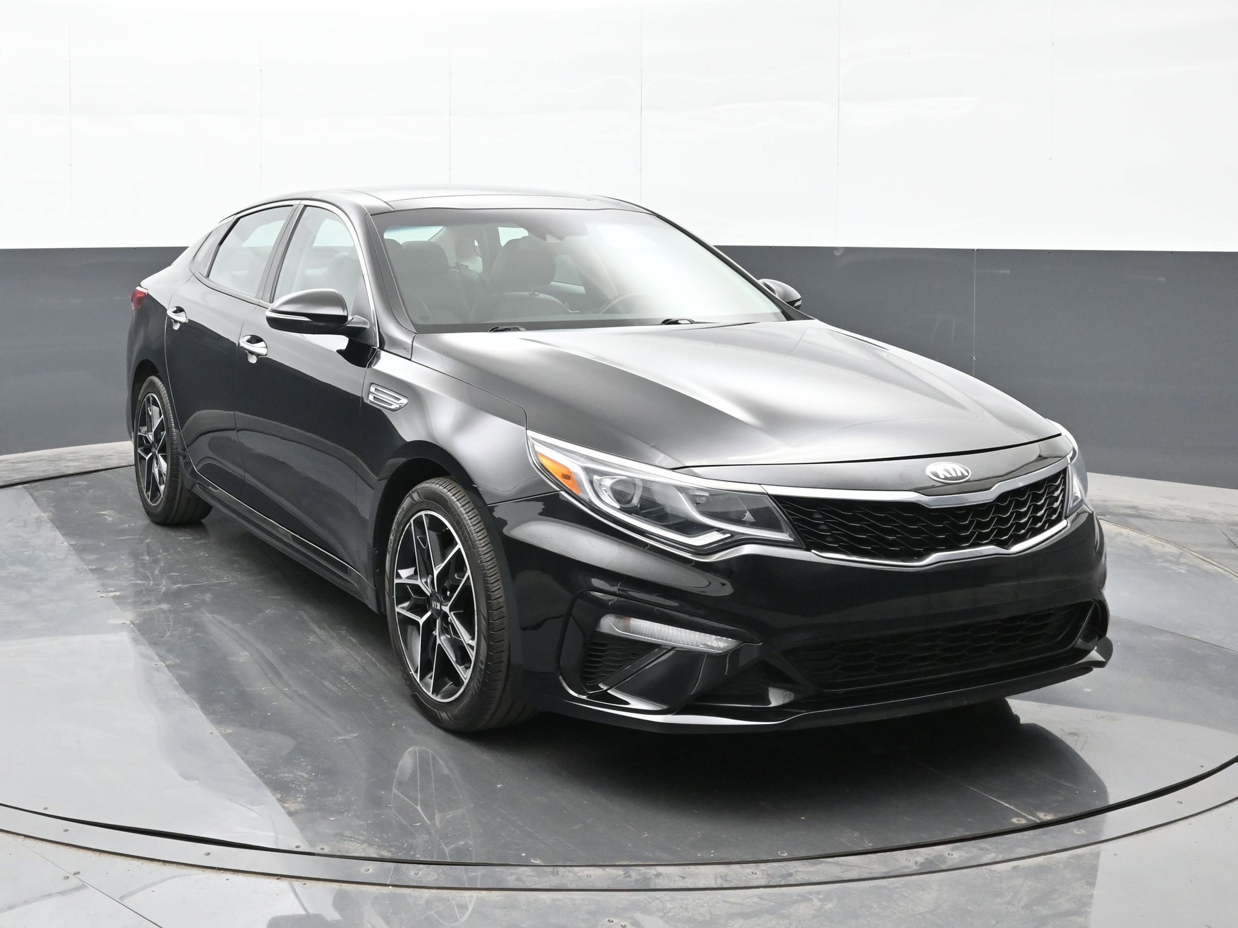 Certified 2020 Kia Optima SE with VIN 5XXGT4L37LG439234 for sale in Michigan City, IN