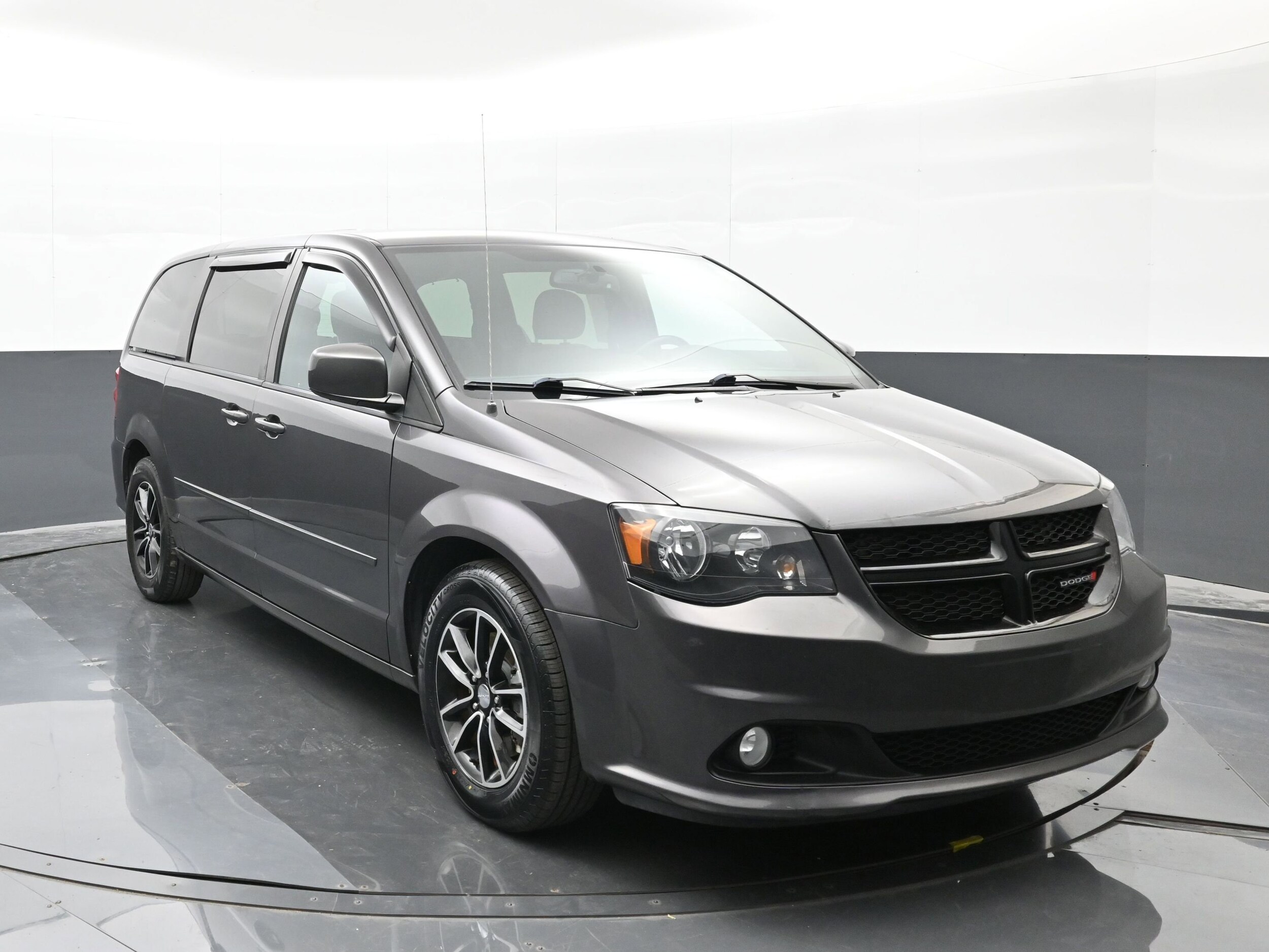 2017 Dodge Grand Caravan SXT photo 2