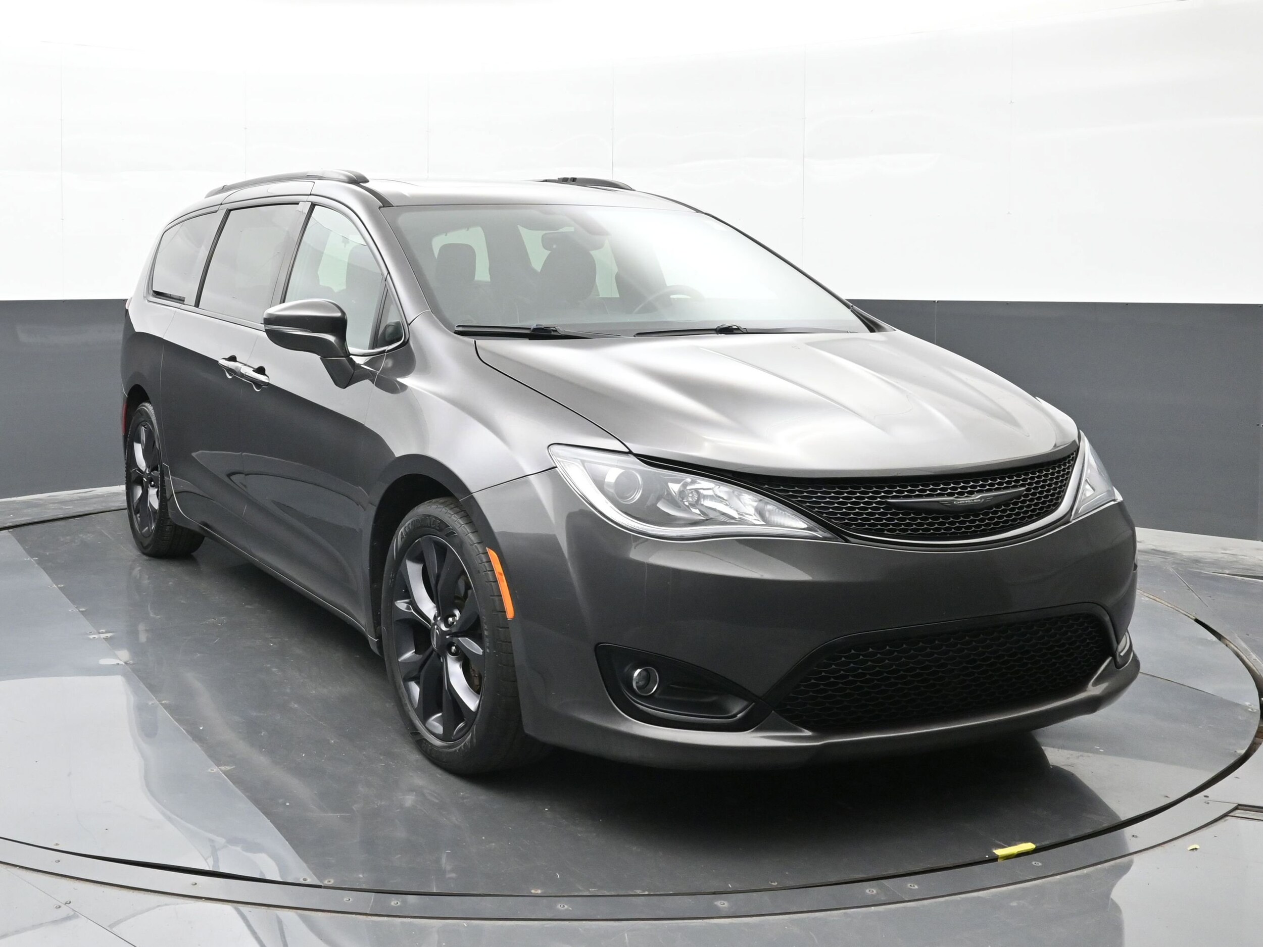 2019 Chrysler Pacifica Limited photo 2