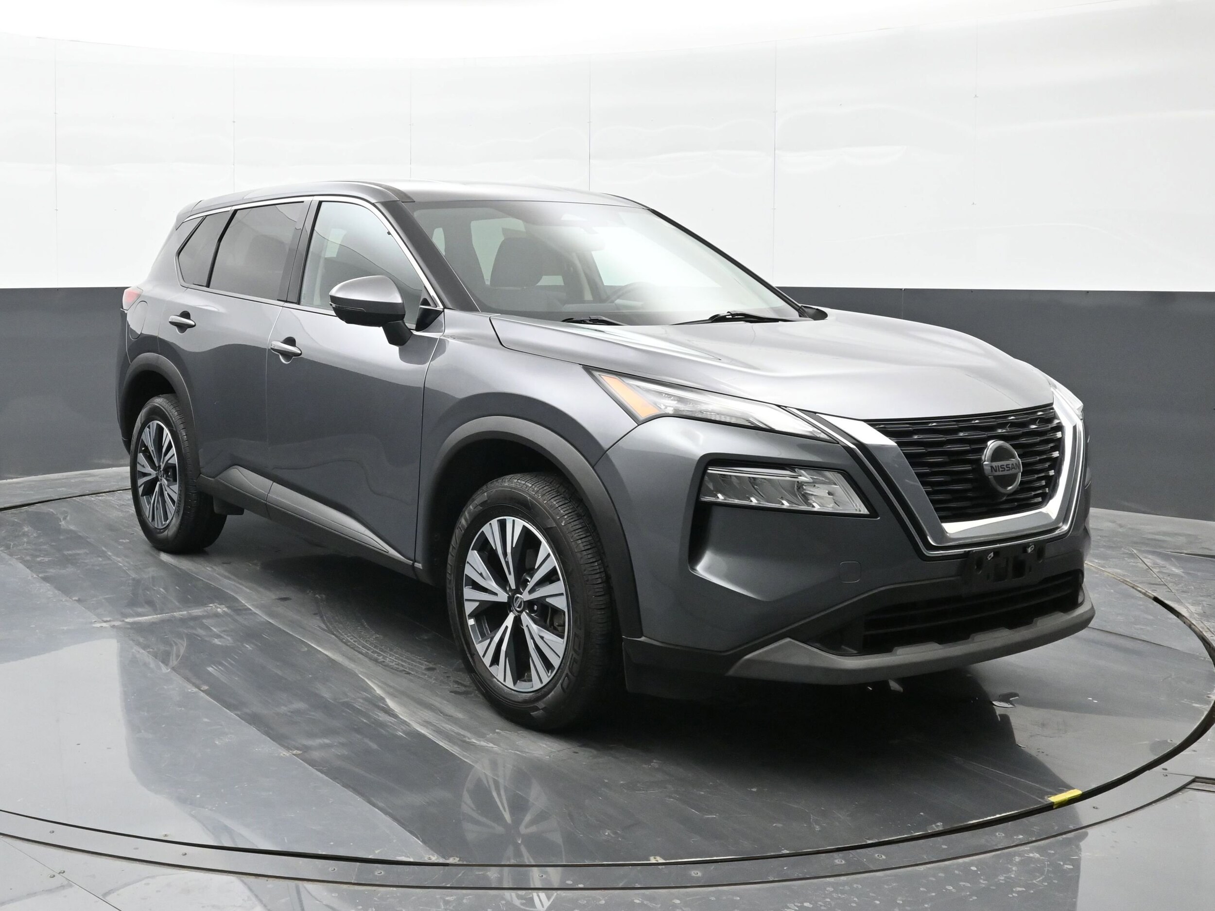 2021 Nissan Rogue SV photo 2