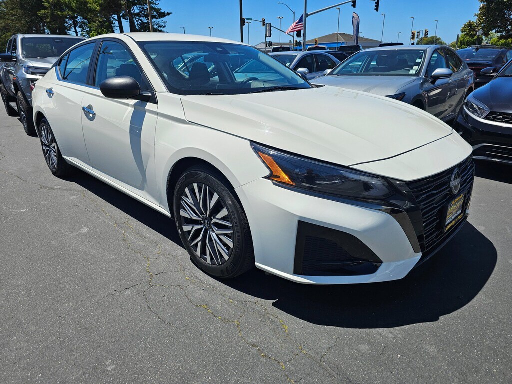 Used 2025 Nissan Altima SV Sedan