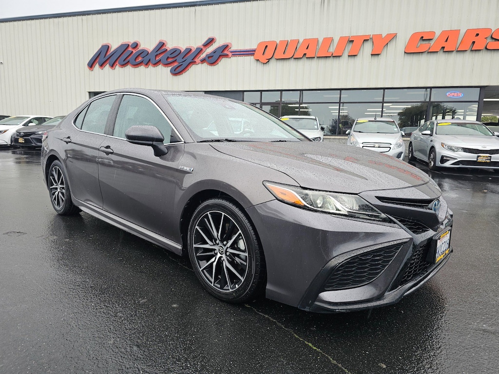 Used 2021 Toyota Camry Hybrid SE Sedan