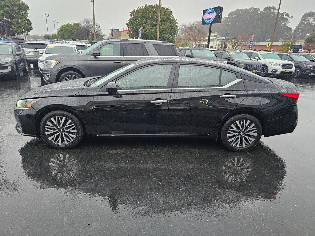 Used 2024 Nissan Altima 2.5 SV Sedan