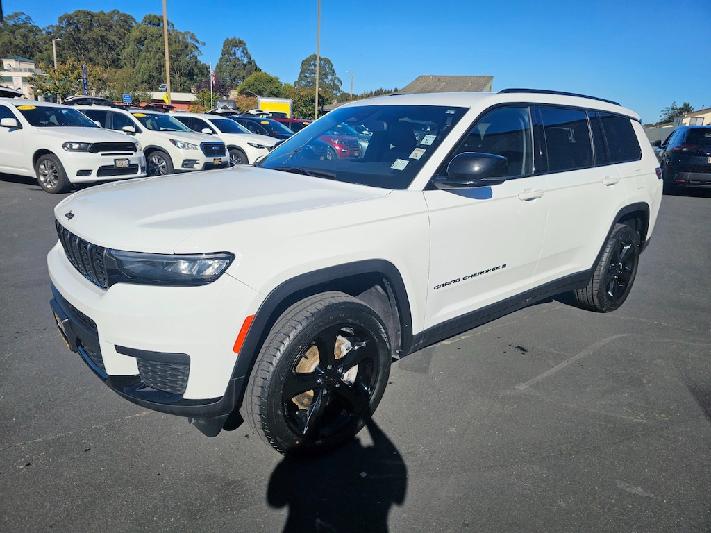 Used 2023 Jeep Grand Cherokee L Laredo SUV