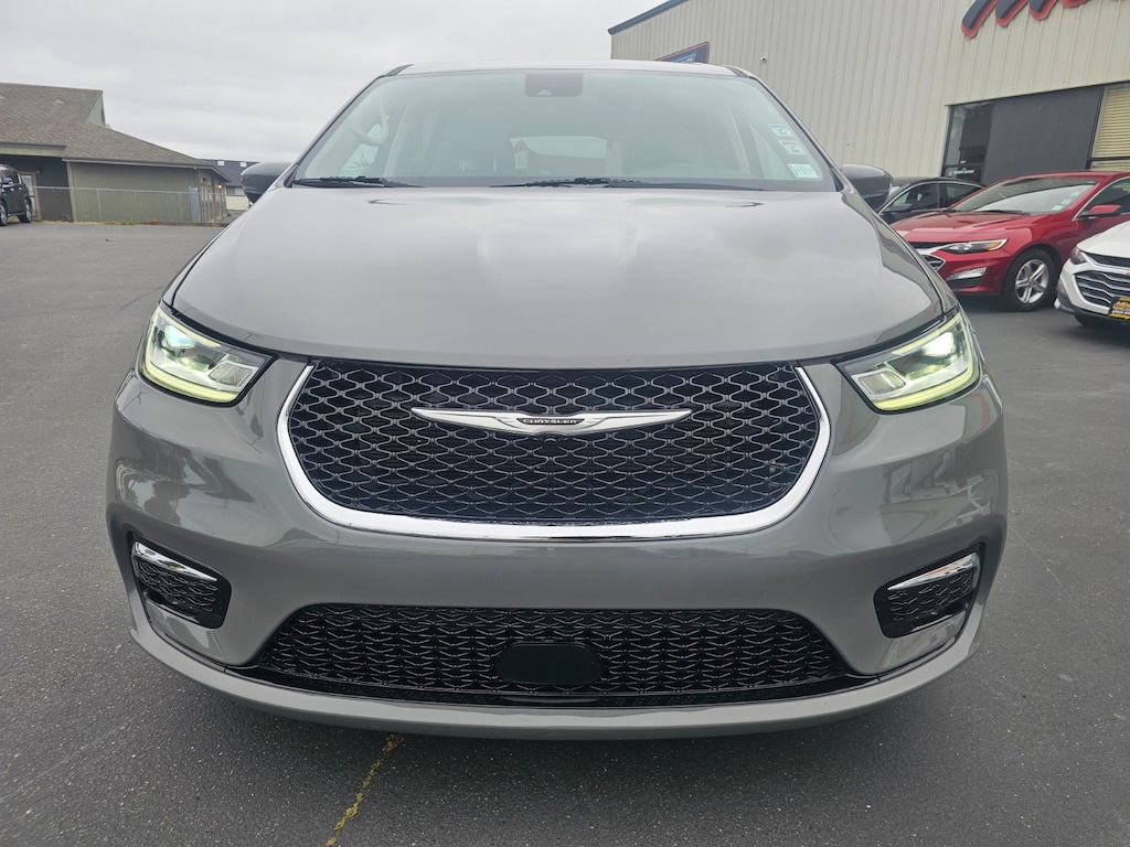 Used 2023 Chrysler Pacifica Touring L Van Passenger Van