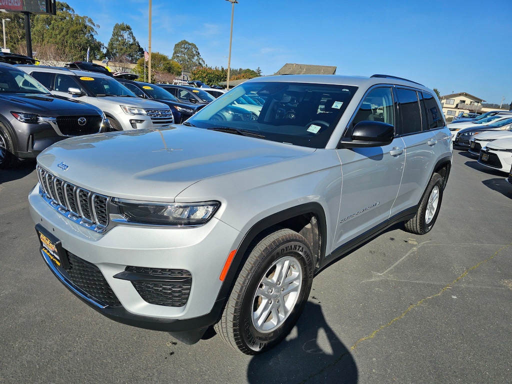 Used 2023 Jeep Grand Cherokee Laredo SUV