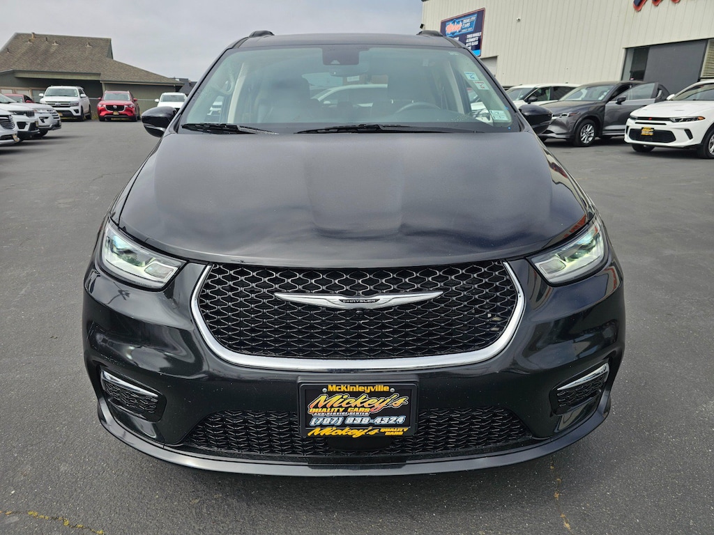 Used 2022 Chrysler Pacifica Touring L Van Passenger Van