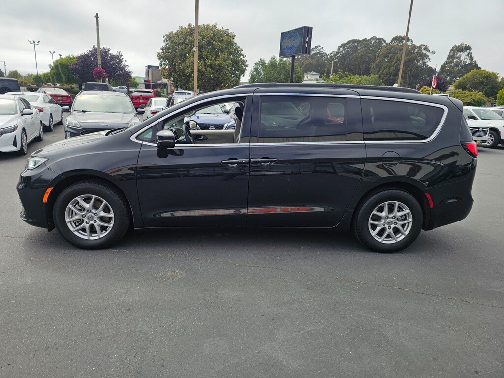 Used 2022 Chrysler Pacifica Touring L Van Passenger Van