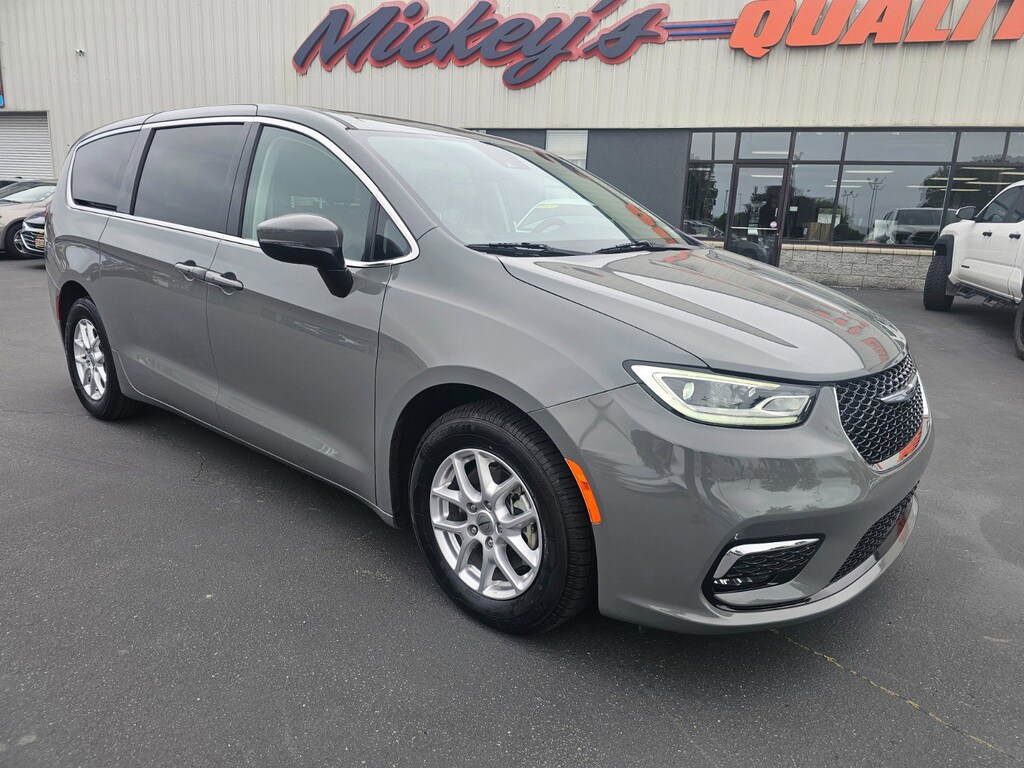 Used 2023 Chrysler Pacifica Touring L Van Passenger Van