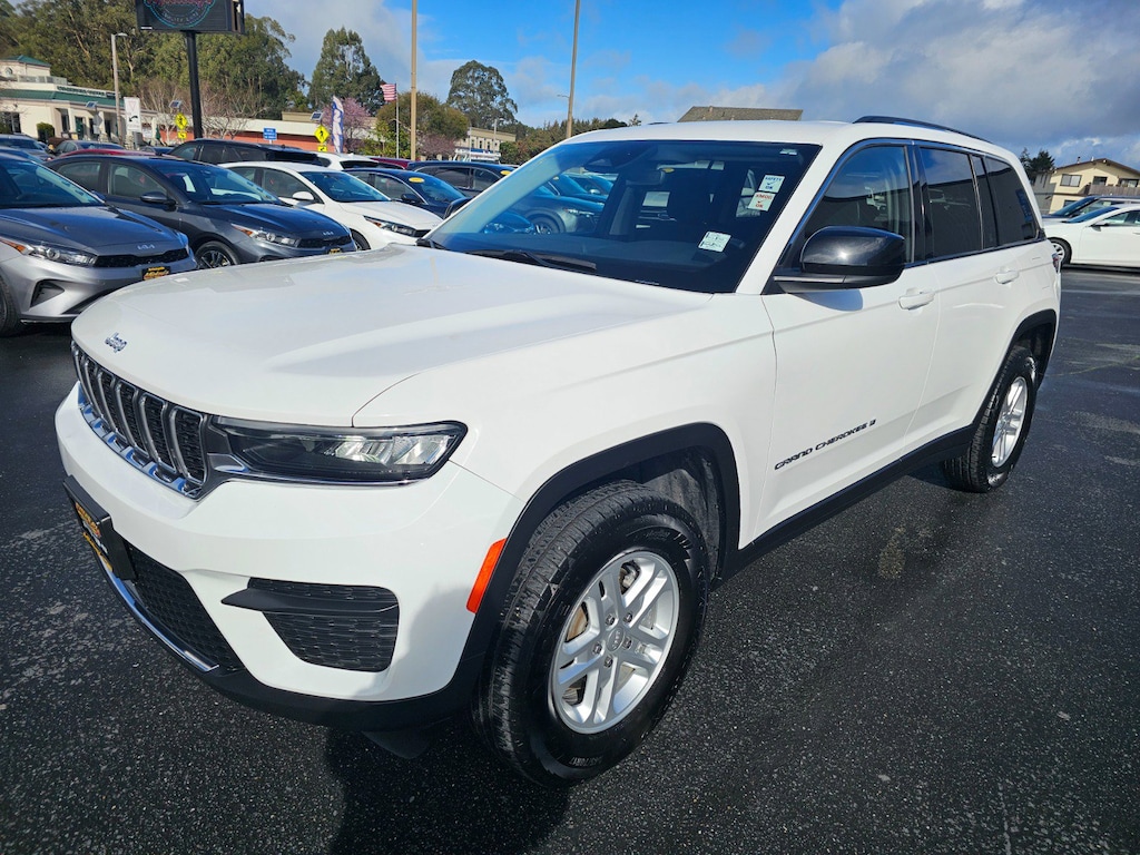 Used 2023 Jeep Grand Cherokee Laredo SUV