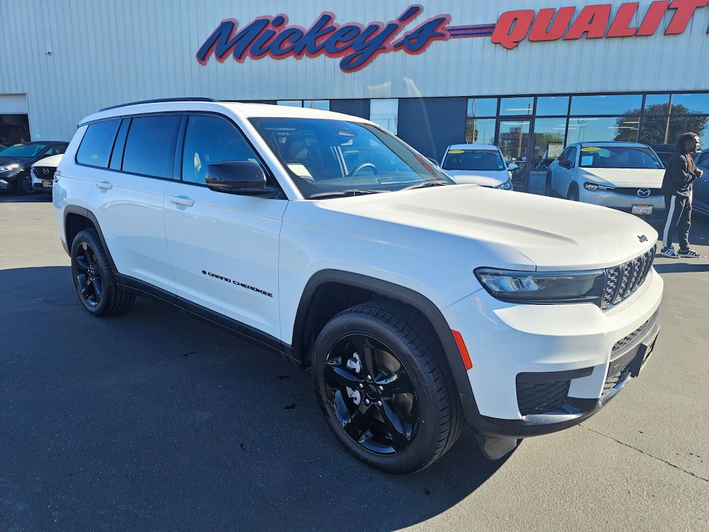 Used 2023 Jeep Grand Cherokee L Laredo SUV