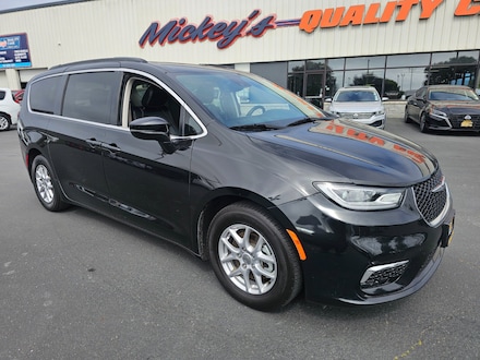 2022 Chrysler Pacifica Touring L Van Passenger Van