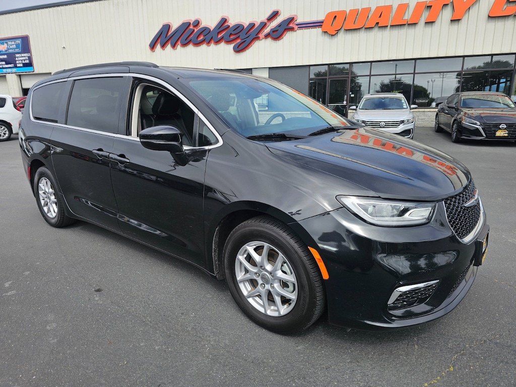 Used 2022 Chrysler Pacifica Touring L Van Passenger Van