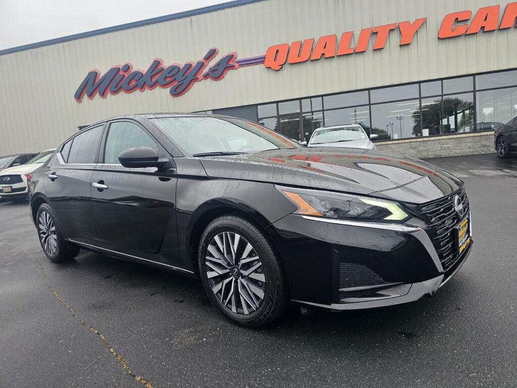 Used 2025 Nissan Altima SV Sedan