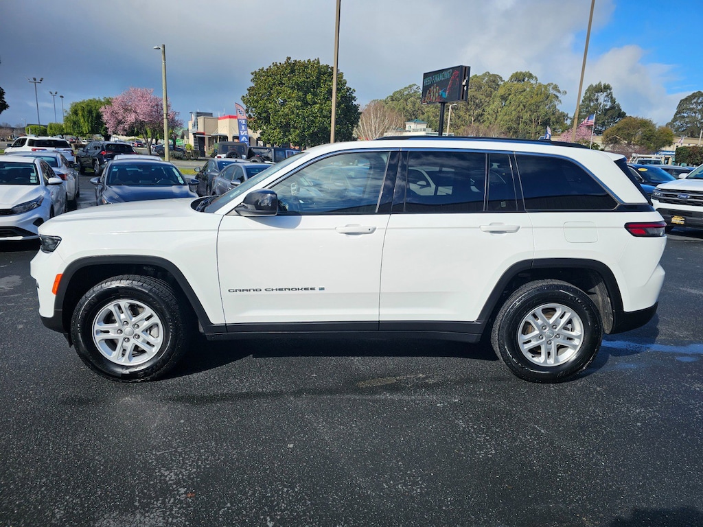 Used 2023 Jeep Grand Cherokee Laredo SUV
