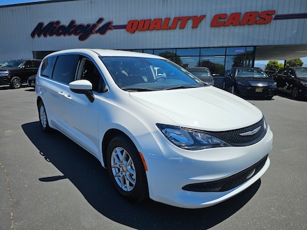 2023 Chrysler Voyager LX Van Passenger Van