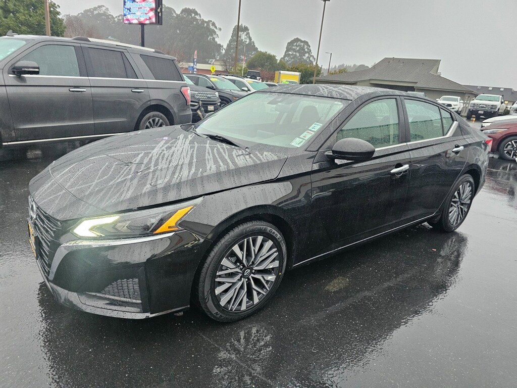 Used 2024 Nissan Altima 2.5 SV Sedan