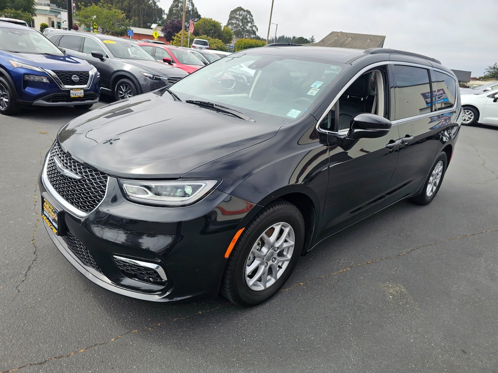 Used 2022 Chrysler Pacifica Touring L Van Passenger Van