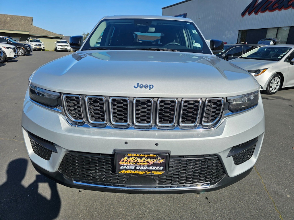 Used 2023 Jeep Grand Cherokee Laredo SUV