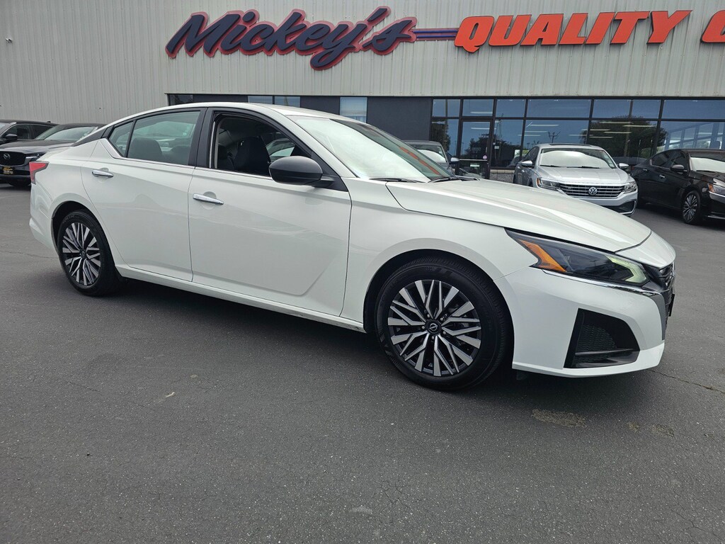 Used 2025 Nissan Altima SV Sedan