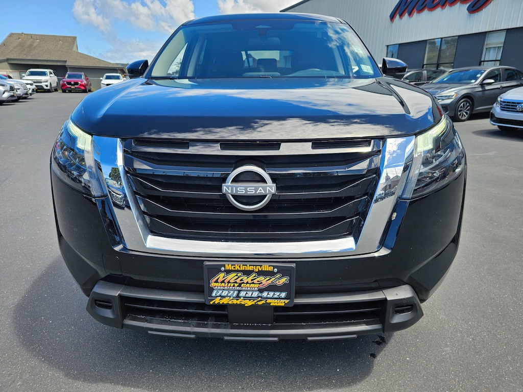 Used 2025 Nissan Pathfinder SV SUV