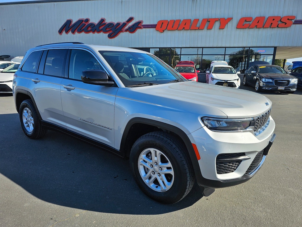 Used 2023 Jeep Grand Cherokee Laredo SUV