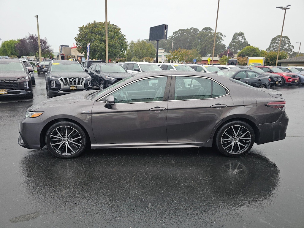 Used 2021 Toyota Camry Hybrid SE Sedan