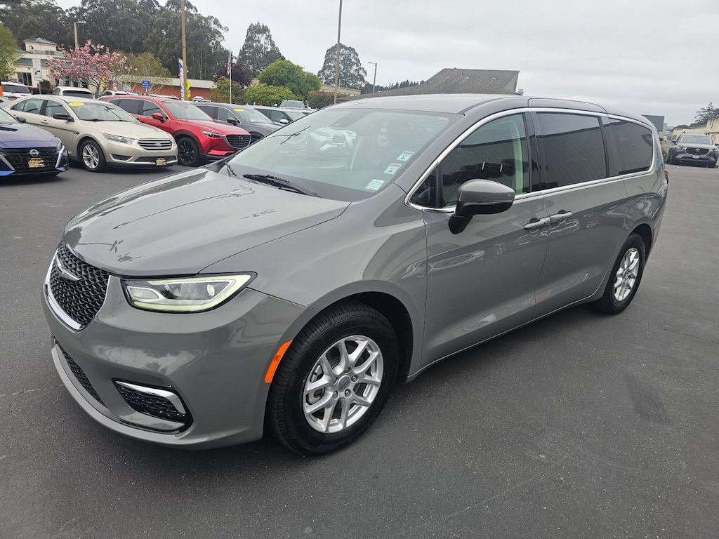 Used 2023 Chrysler Pacifica Touring L Van Passenger Van