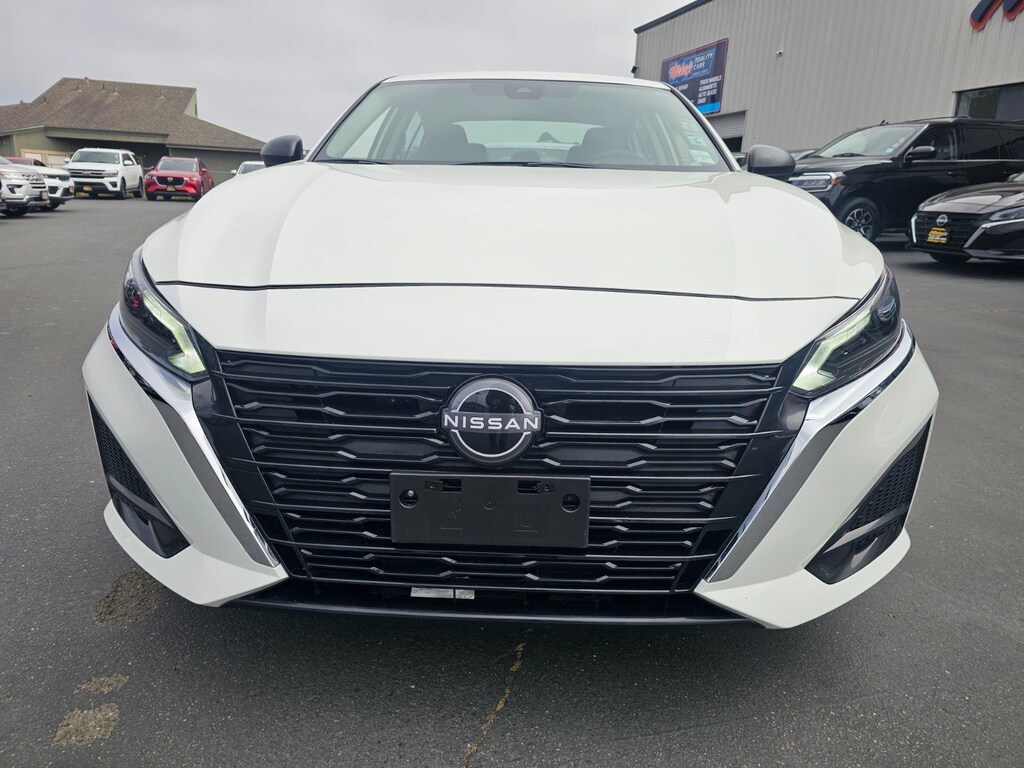 Used 2025 Nissan Altima SV Sedan